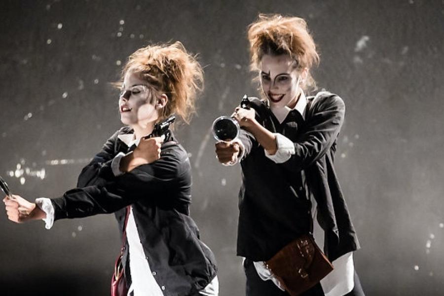 Kleiner  Mann mit Aktentasche 