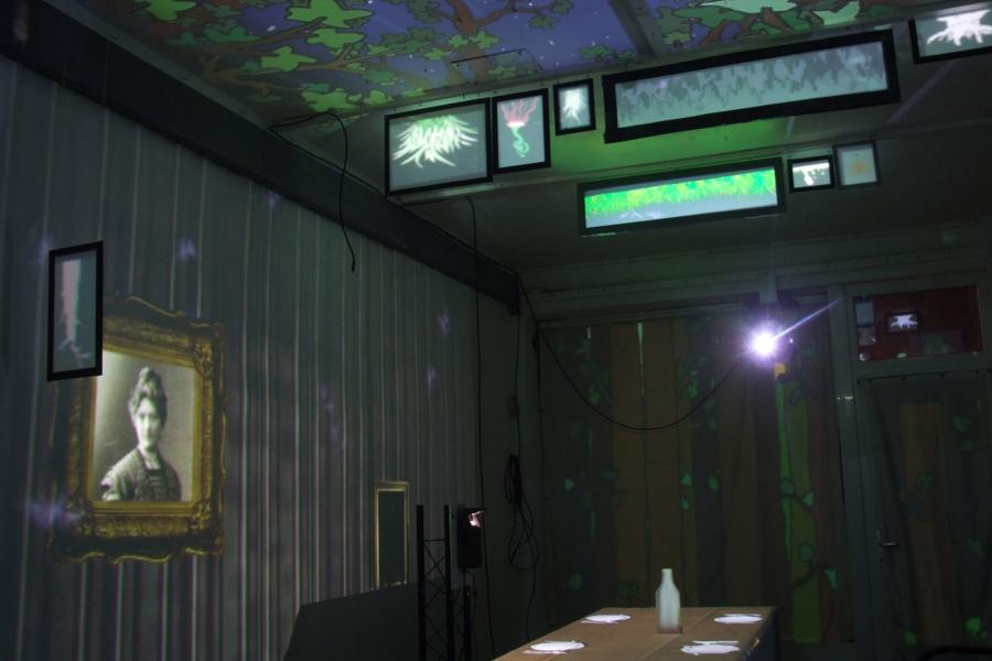 Bühnenraum des Polymedialen Ponyhofs